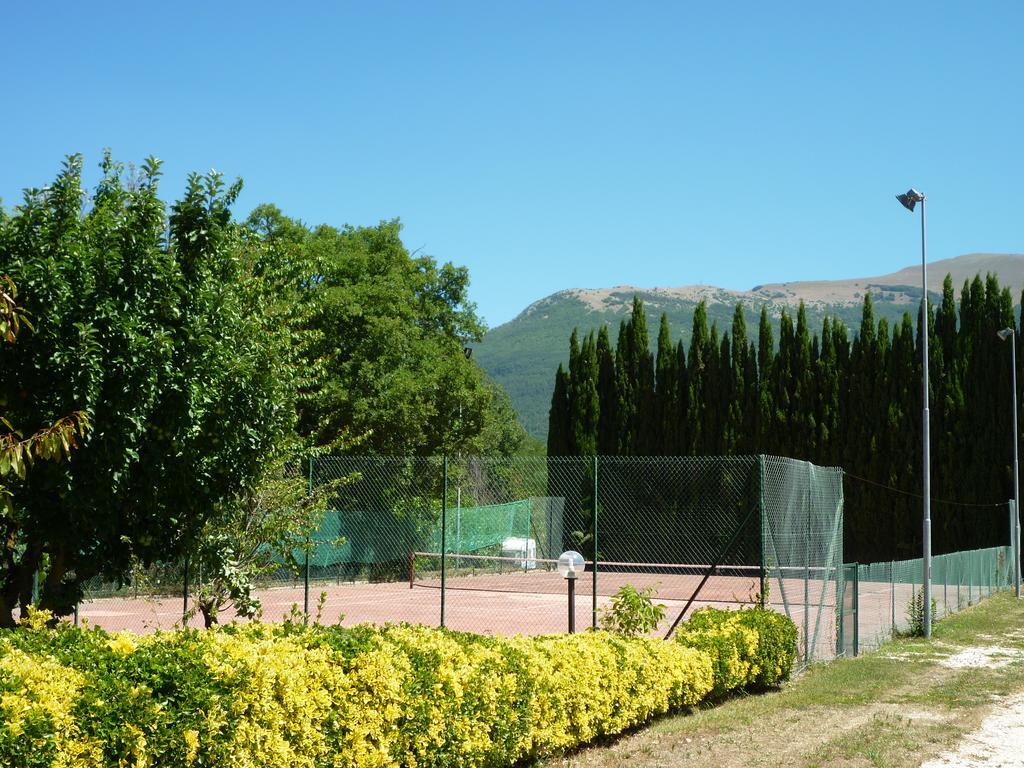 Tadinum Romana Gualdo Tadino Buitenkant foto